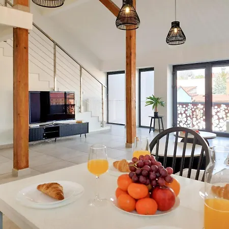 Daire Z Widokiem Na Rynek W Zywcu *